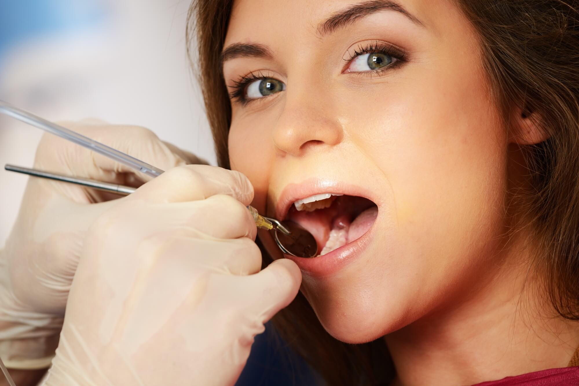 where can i see a cosmetic dentist 33409?