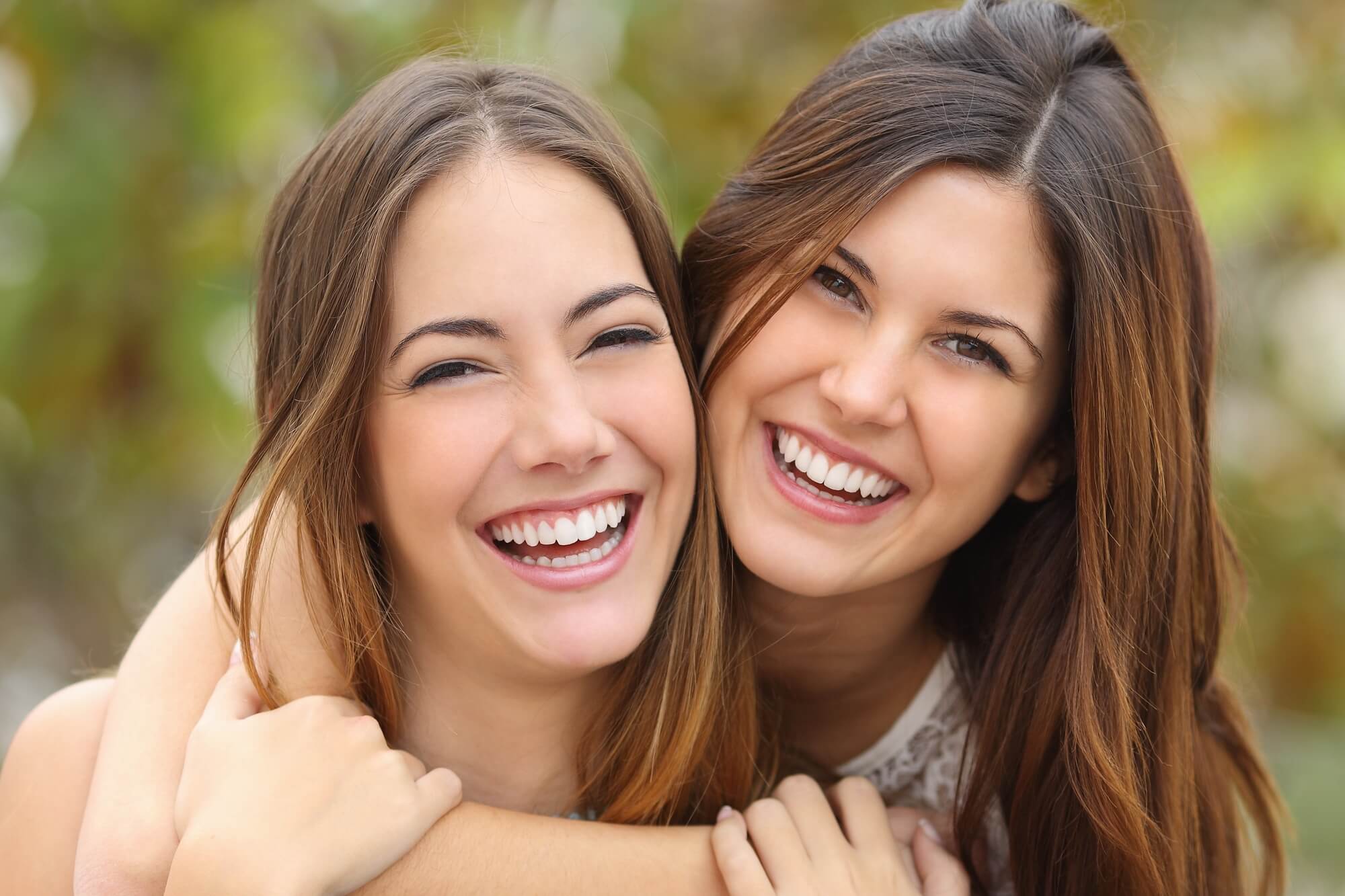 where can i see a cosmetic dentist 33409?